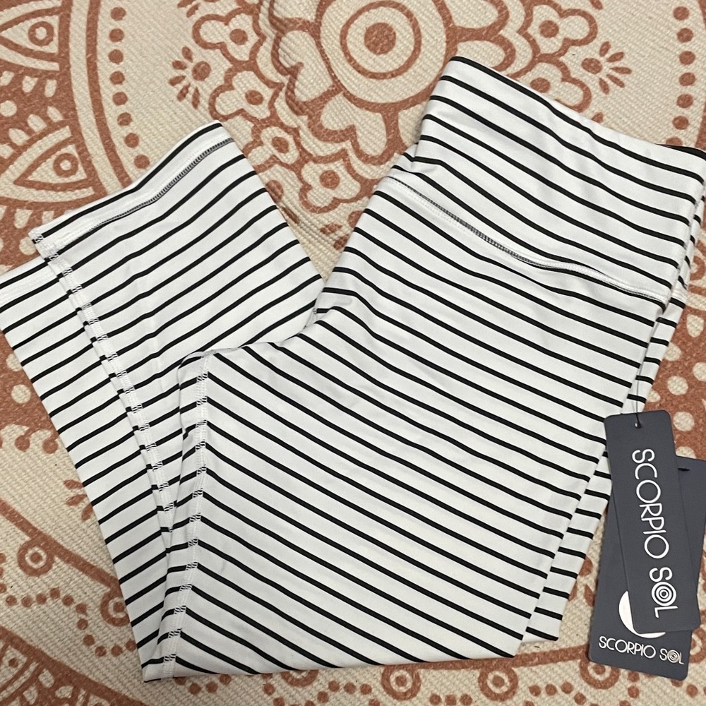 Scorpio Sol Black & White Striped Capris NWT MEDIUM XS LARGE